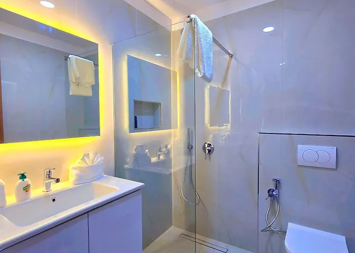 Отель Pamja E Qyteteve