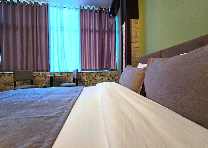 Hotel Pamja E Qyteteve *