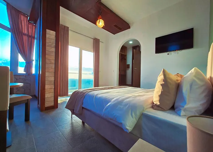 Pamja E Qyteteve 호텔 *