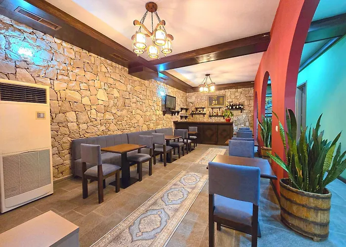 호텔 Pamja E Qyteteve *