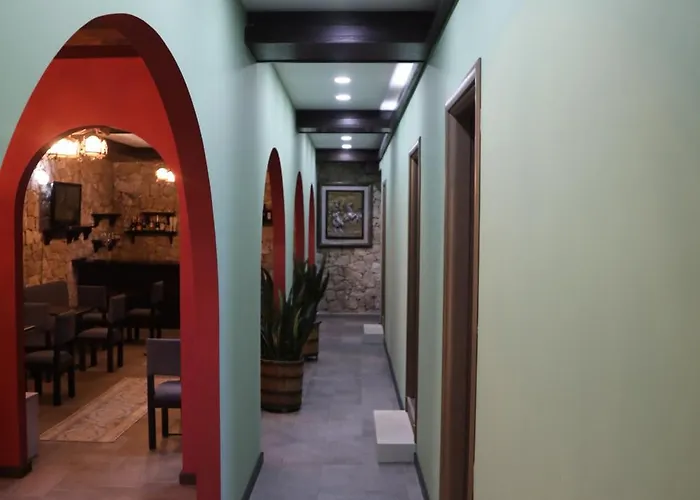 Pamja E Qyteteve 호텔 *