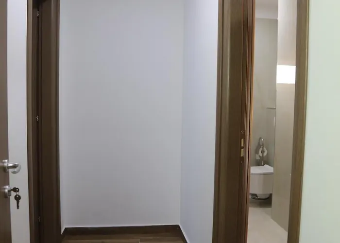 Pamja E Qyteteve 호텔 *