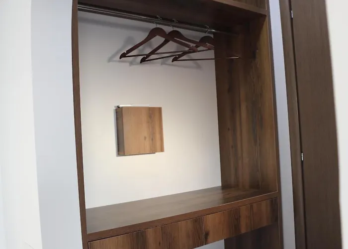 호텔 Pamja E Qyteteve *