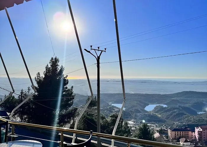 Pamja E Qyteteve 호텔 *