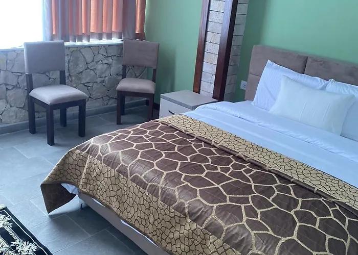 호텔 Pamja E Qyteteve *